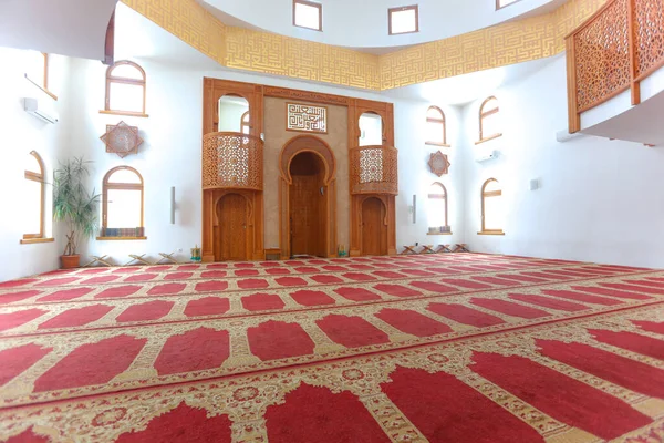Omer ibn Hattab mosque in Sarajevo, Bosnia and Herzegovina, int — 스톡 사진