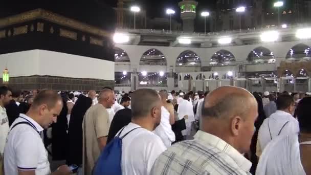 MECCA, SAUDI ARABIA, settembre 2016 - Pellegrini musulmani provenienti da tutto il mondo si sono riuniti per esibirsi Umrah o Hajj alla moschea Haram alla Mecca . — Video Stock