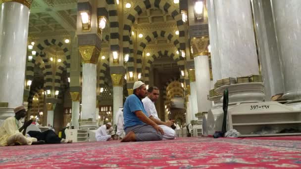 Mecca, Szaúd-Arábia, szeptember 2016 - muzulmán zarándokok a világ minden tájáról összegyűltek, hogy végezze el Umrah vagy a Haram mecsetben Hajj Mekkába. — Stock videók