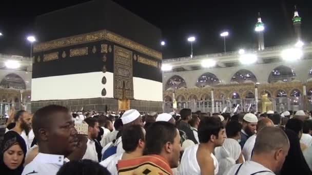 MECCA, SAUDI ARABIA, September 2016 Peziarah Muslim dari seluruh dunia berkumpul untuk melakukan Umrah atau Haji di Masjid Haram di Mekkah . — Stok Video