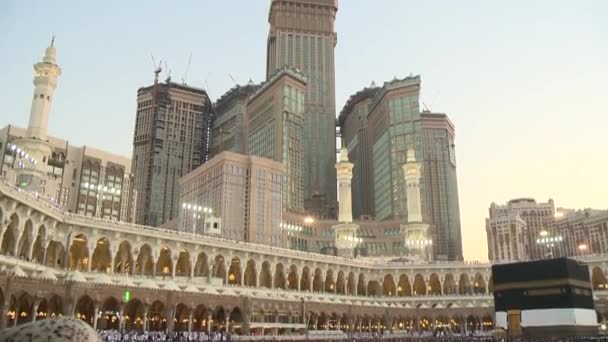 メッカ, サウジアラビア、2016 年 9 月 - 世界中からイスラム教徒の巡礼者がメッカの Umrah またはハラム ・ モスクでメッカ巡礼を実行する収集. — ストック動画