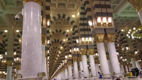 MECCA, ARABIE SAOUDITE, septembre 2016 - Des pèlerins musulmans du monde entier se sont rassemblés pour célébrer l'Omra ou le Hadj à la mosquée Haram de La Mecque . — Video