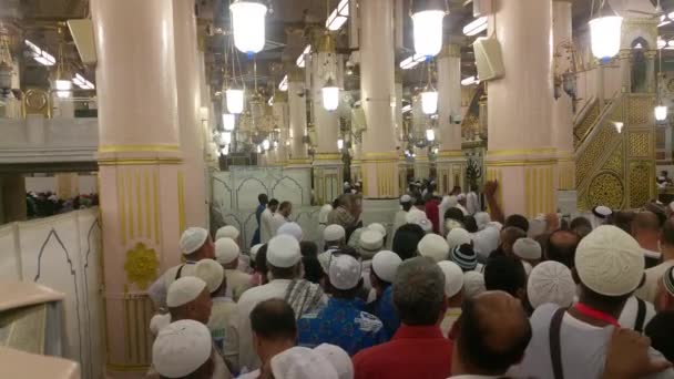 Mekka, Saúdská Arábie, v září 2016 - muslimských poutníků z celého světa se sešly Umrah anebo Hajj na mešity v Mekce. — Stock video