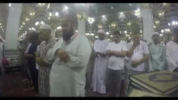 MECCA, SAUDI ARABIA, setembro de 2016 - Peregrinos muçulmanos de todo o mundo se reuniram para realizar Umrah ou Hajj na Mesquita Haram em Meca . — Vídeo de Stock