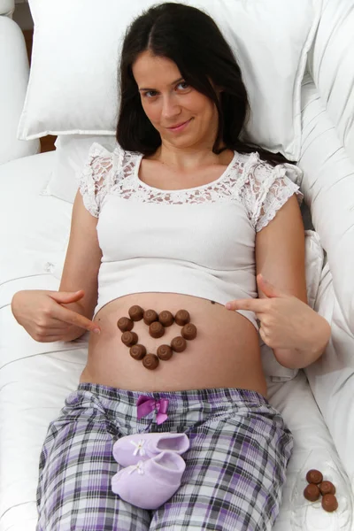 Mujer Embarazada Joven Con Una Almohada — Foto de Stock
