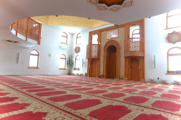 Omer ibn Hattab mosque in Sarajevo, Bosnia and Herzegovina, int — 스톡 사진