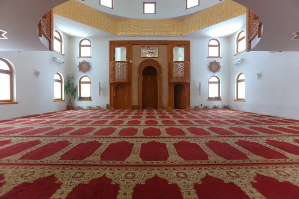 Omer ibn Hattab mosque in Sarajevo, Bosnia and Herzegovina, int — 스톡 사진