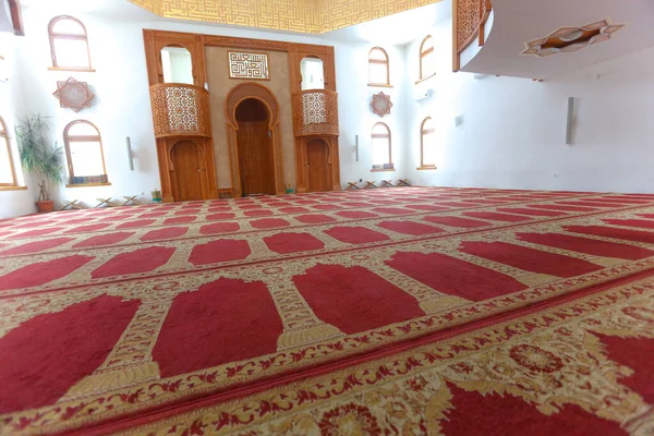 Saraybosna, Bosna-Hersek 'teki Ömer ibn Hattab camii, int — Stok fotoğraf