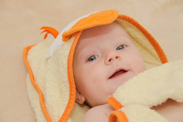 Schöner kleiner Junge, fünf Monate alt beim Spielen — Stockfoto