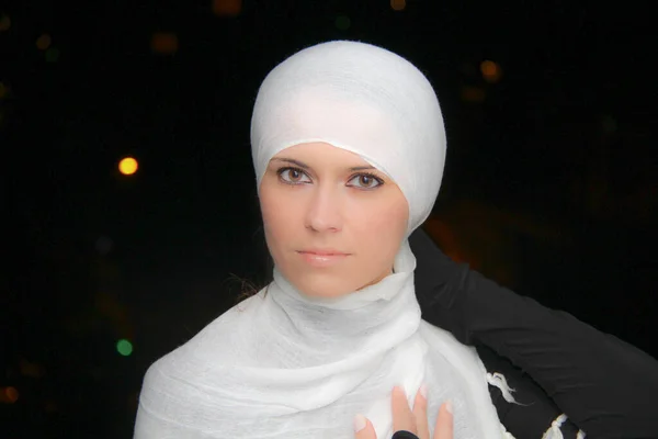 Beautiful muslim woman prepare for praying — Stock Photo, Image