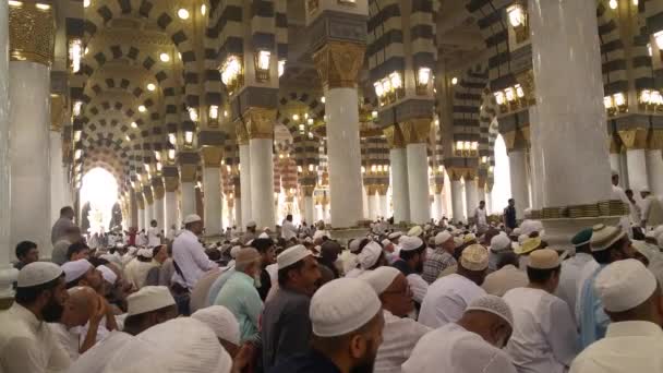 メッカ, サウジアラビア、2016 年 9 月 - 世界中からイスラム教徒の巡礼者がメッカの Umrah またはハラム ・ モスクでメッカ巡礼を実行する収集. — ストック動画