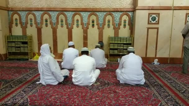 메카, 사우디 아라비아, 9 월 2016-전 람 모스크에 메카 또는 Umrah 메카에서 수행 하기 위해 모인 세계에서 회교도 순례자. — 비디오