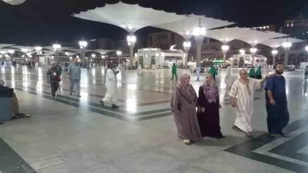 Mekka, Saúdská Arábie, v září 2016 - muslimských poutníků z celého světa se sešly Umrah anebo Hajj na mešity v Mekce. — Stock video