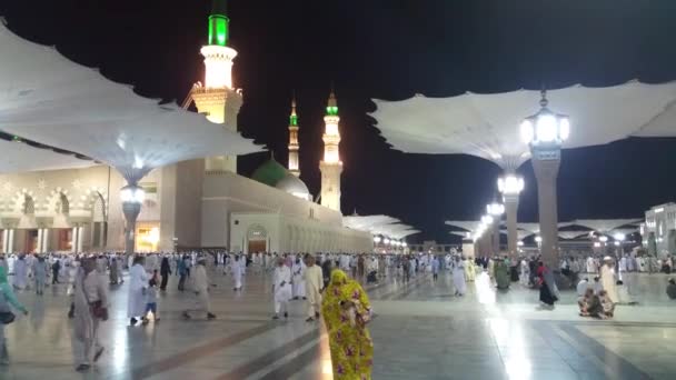 MECCA, SAUDI ARABIA, September 2016 Peziarah Muslim dari seluruh dunia berkumpul untuk melakukan Umrah atau Haji di Masjid Haram di Mekkah . — Stok Video