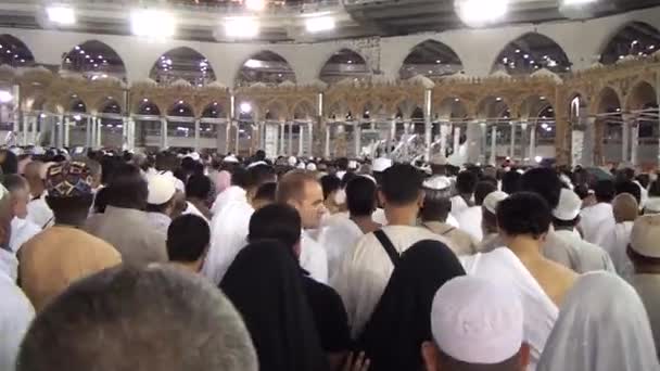 Mekka, Saúdská Arábie, v září 2016 - muslimských poutníků z celého světa se sešly Umrah anebo Hajj na mešity v Mekce. — Stock video