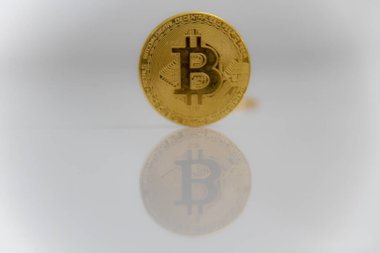 Bitcoin, Dijital Kripto Para - Bitcoin sembollü altın para