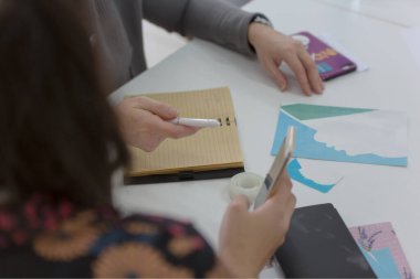 Girişim İşletmeleri Atölyesi Üzerinde Beyin Fırtınası Yapıyor