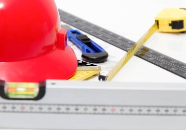 Kask ve inşaat çizimleri ve Binalar için Araçlar