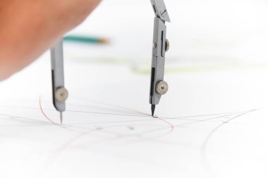 Pusula ile araçlar çizmek - iş kavramı