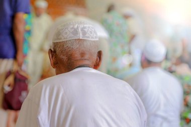 Konferans salonu ya da seminer odası, oditoryumdaki boş koltuk sırası.