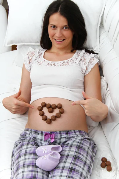 Jonge Mooie Zwangere Vrouw Bed — Stockfoto