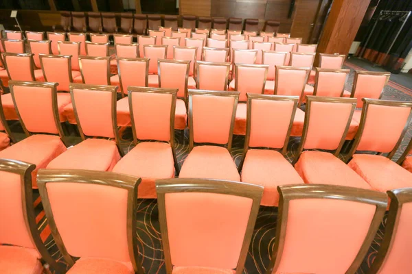 Sala de conferências ou sala de seminários, fila de lugares vazios no auditório — Fotografia de Stock