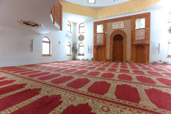 Omer ibn Hattab mosque in Sarajevo, Bosnia and Herzegovina, int — 스톡 사진