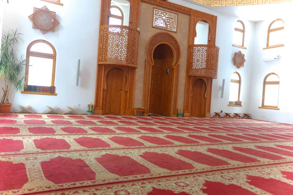 Мечеть Омер ибн Хаттаб в Сараево, Босния и Герцеговина, int — стоковое фото