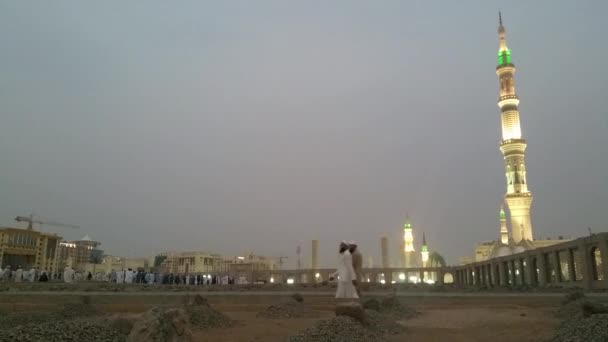 Mekka, Saudiarabien, September 2016 - muslimska pilgrimer från hela världen samlades för att utföra Umrah eller Hajj i Haram-moskén i Mekka. — Stockvideo