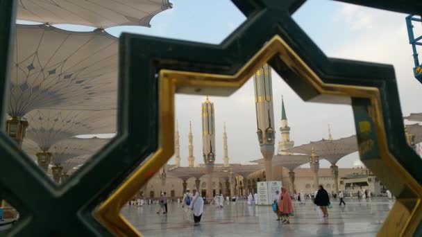 メッカ, サウジアラビア、2016 年 9 月 - 世界中からイスラム教徒の巡礼者がメッカの Umrah またはハラム ・ モスクでメッカ巡礼を実行する収集. — ストック動画