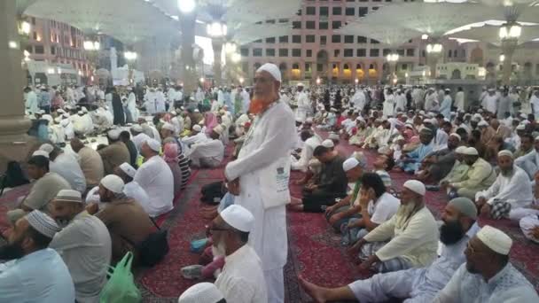 메카, 사우디 아라비아, 9 월 2016-전 람 모스크에 메카 또는 Umrah 메카에서 수행 하기 위해 모인 세계에서 회교도 순례자. — 비디오