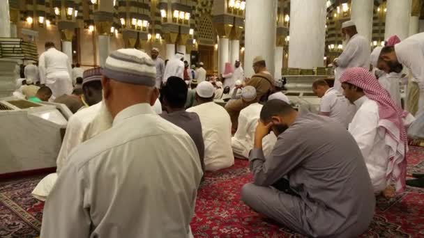 Mekka, Saúdská Arábie, v září 2016 - muslimských poutníků z celého světa se sešly Umrah anebo Hajj na mešity v Mekce. — Stock video