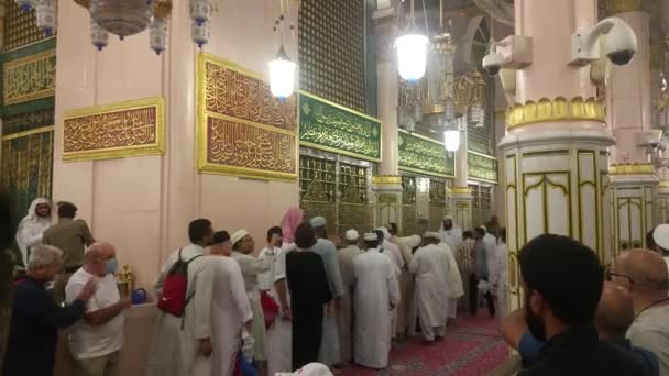 Mekke, Suudi Arabistan, Eylül 2016 - Umre veya Haram cami de hac Mekke gerçekleştirmek için toplanan dünyanın dört bir yanından gelen Müslüman Hacı. — Stok video