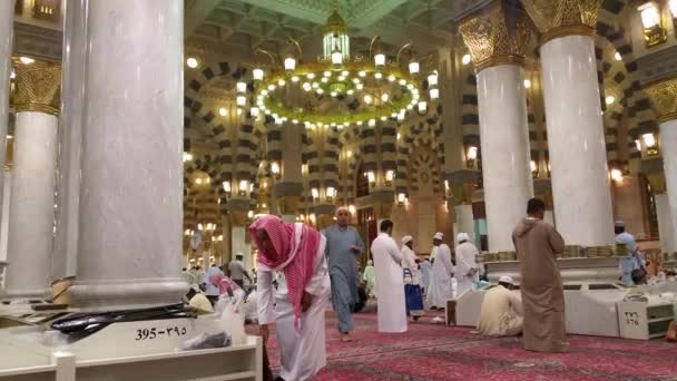 Mekka, Saúdská Arábie, v září 2016 - muslimských poutníků z celého světa se sešly Umrah anebo Hajj na mešity v Mekce. — Stock video