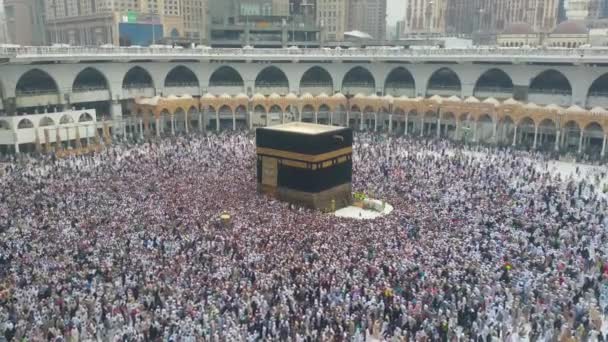 Mecca, Saudi-Arabië, September 2016 - moslim pelgrims van over de hele wereld verzameld of uit te voeren Umrah Hajj in de moskee Haram in Mekka. — Stockvideo