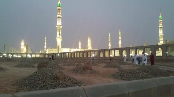 MECCA, ARABIA SAUDITA, septiembre de 2016 - peregrinos musulmanes de todo el mundo se reunieron para realizar Umrah o Hajj en la Mezquita Haram en La Meca . — Vídeos de Stock