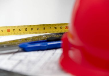 Kask ve inşaat çizimleri ve Binalar için Araçlar