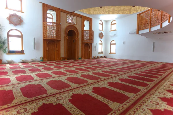 Omer ibn Hattab mosque in Sarajevo, Bosnia and Herzegovina, int — 스톡 사진