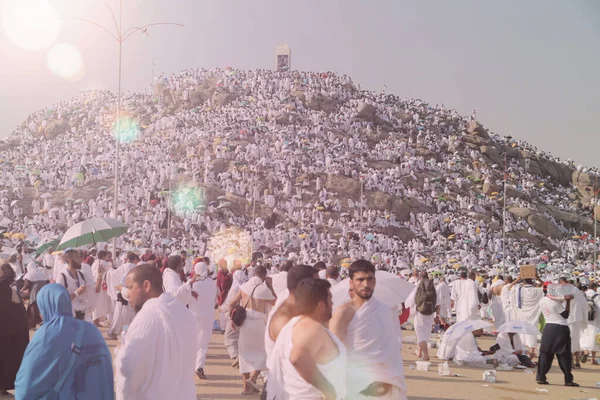 MECCA, SAUDI ARABIA, sSeptember 2016., Muslims at Mount Arafat (o — стоковое фото