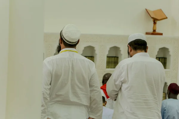 Povo muçulmano Fazendo Oração Tradicional a Deus — Fotografia de Stock