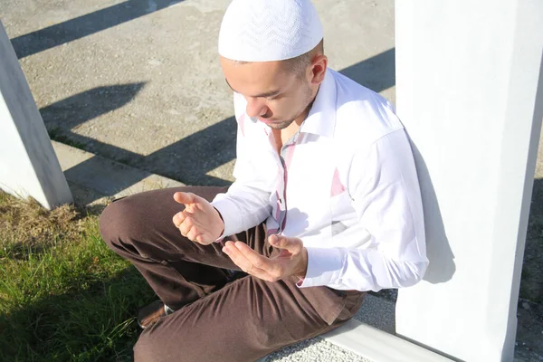 Islamic praying on dead person — Stock Photo, Image