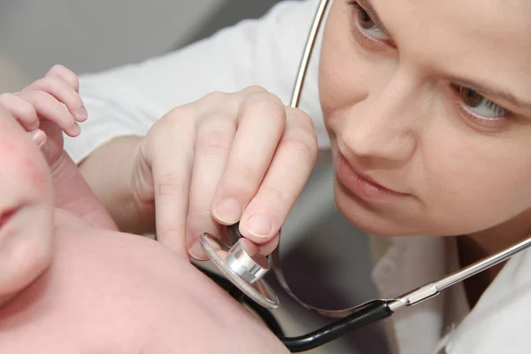 Male Baby gets a lung examination by a nurse with stethoscope — Stock Photo, Image