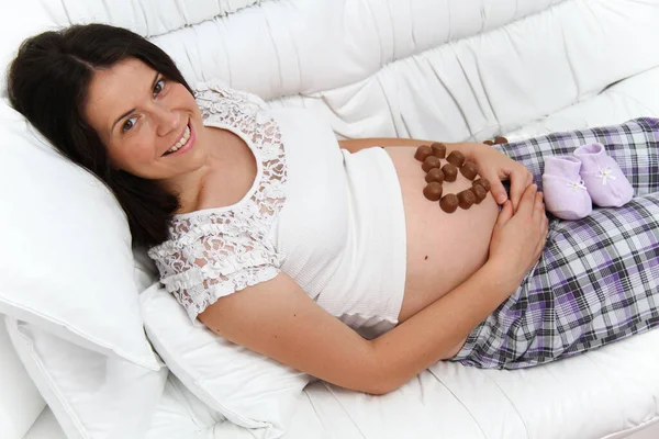 Young Pregnant Brunette Woman Relaxing — Stock Photo, Image