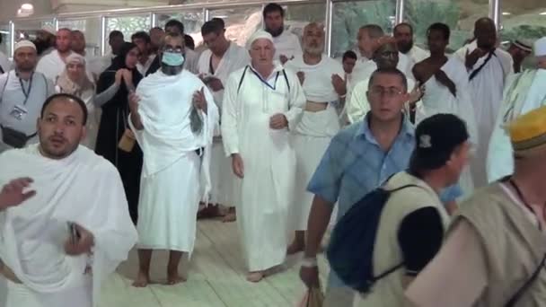 Μέκκα, Σαουδική Αραβία, Σεπτέμβριος 2016 - μουσουλμάνους προσκυνητές από όλο τον κόσμο συγκεντρώθηκαν για να εκτελέσει Umrah ή Hajj στο τέμενος Χαράμ, στη Μέκκα. — Αρχείο Βίντεο