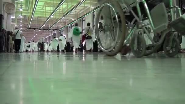 Mekka, Saúdská Arábie, v září 2016 - muslimských poutníků z celého světa se sešly Umrah anebo Hajj na mešity v Mekce. — Stock video