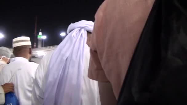 Mekka, Saudiarabien, September 2016 - muslimska pilgrimer från hela världen samlades för att utföra Umrah eller Hajj i Haram-moskén i Mekka. — Stockvideo