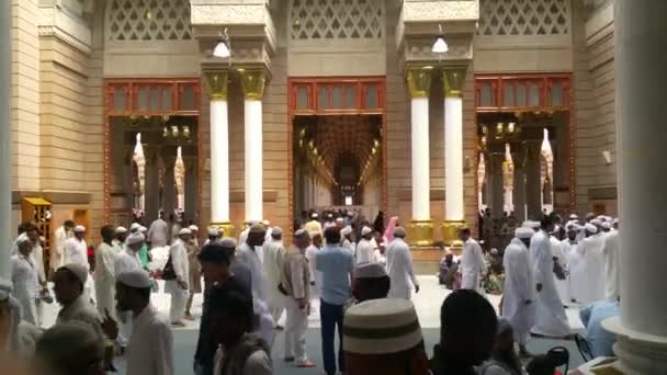 メッカ, サウジアラビア、2016 年 9 月 - 世界中からイスラム教徒の巡礼者がメッカの Umrah またはハラム ・ モスクでメッカ巡礼を実行する収集. — ストック動画