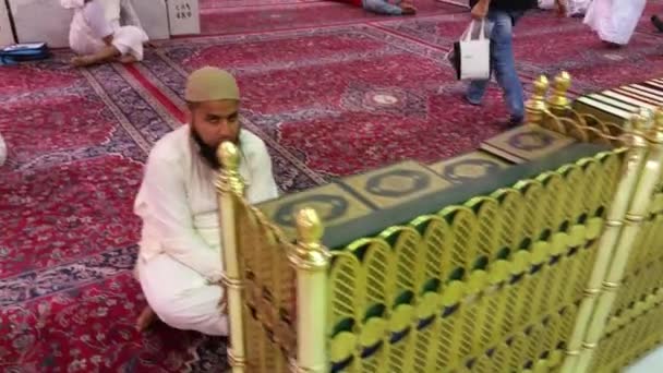 MECCA, ARABIE SAOUDITE, septembre 2016 - Des pèlerins musulmans du monde entier se sont rassemblés pour célébrer l'Omra ou le Hadj à la mosquée Haram de La Mecque . — Video