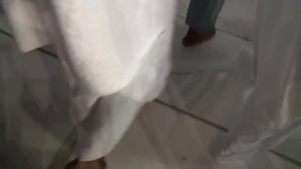 Mekka, saudi-arabien, September 2016 - muslimische Pilger aus aller Welt versammelten sich, um in der Haram-Moschee in Mekka eine Umrah oder Hadsch durchzuführen.. — Stockvideo