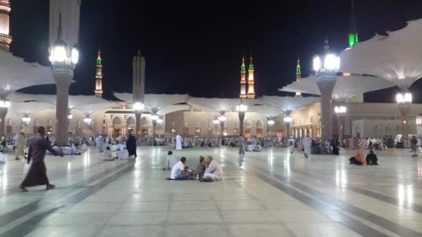 MECCA, SAUDI ARABIA, September 2016 Peziarah Muslim dari seluruh dunia berkumpul untuk melakukan Umrah atau Haji di Masjid Haram di Mekkah . — Stok Video